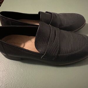 Women’s Clarks Loafers Black EUC Size 9